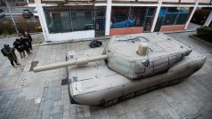 Výrobní provoz klamných cílů firmy Infatech. Tank Abrams
